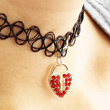 choker avec pendentif